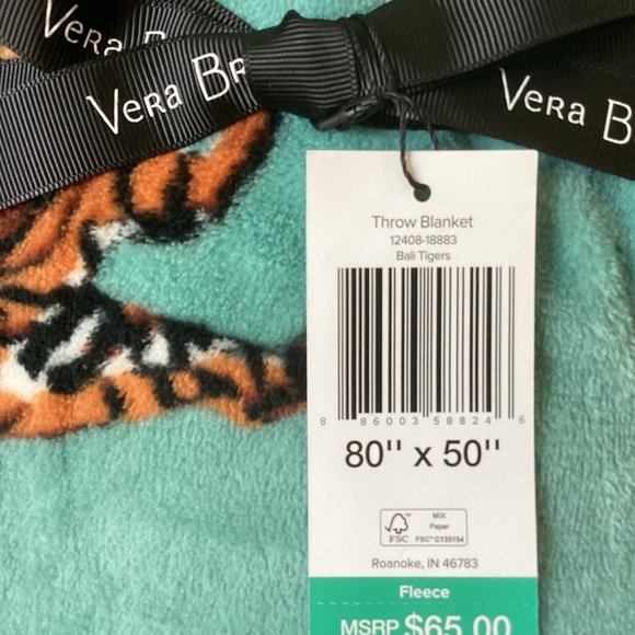 🌸 Vera Bradley NWT  50”x80 Throw - Picture 3 of 4